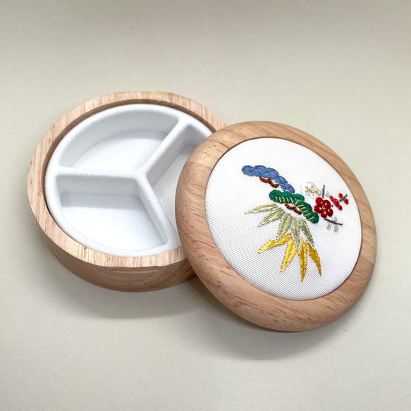 美品　絞り　刺繍　吉祥文　花文　金彩　金糸　訪問着・付け下げ 吉祥文様 刺繍アクセサリーケース 絹糸と金糸の日本刺繍 その他