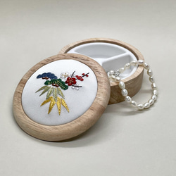 吉祥文様　刺繍アクセサリーケース　絹糸と金糸の日本刺繍　 3枚目の画像