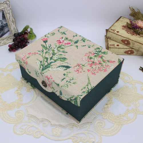 カルトナージュ♪ マグネット蓋つきマルチ収納ボックス （アザミと野花