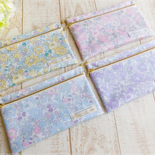 リバティ ラミネート＊Wファスナーポーチ（20cm）＊ベッツィ（Betsy  