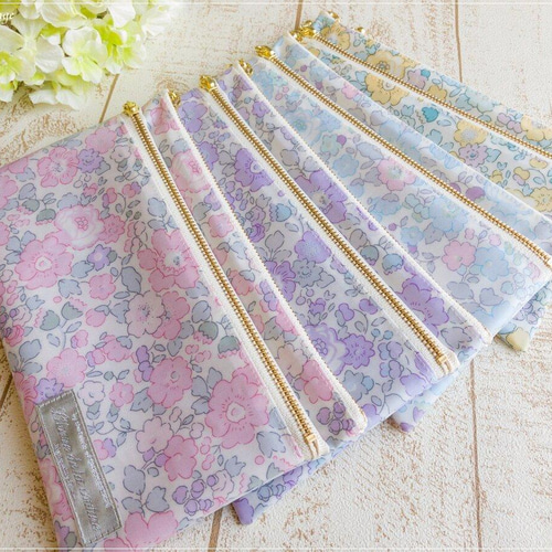 リバティ ラミネート＊Wファスナーポーチ（20cm）＊ベッツィ（Betsy  
