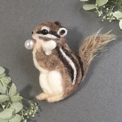 走っているシマリス　羊毛フェルト 走っているシマリス 羊毛フェルト （シマリスさん達🐿 何やら