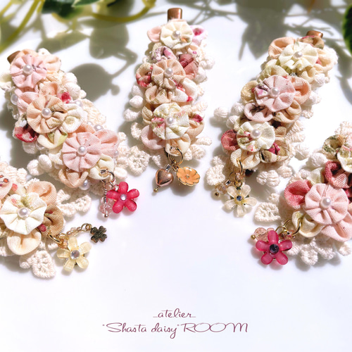 布のお花とレースのヘアクリップ／フラワーチャーム付』ヘアアクセ 髪 