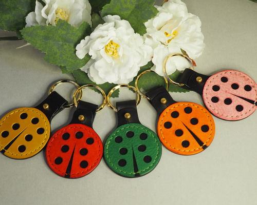 かわいい!!「てんとう虫」の本革 キーホルダー・コインケース・AirTag