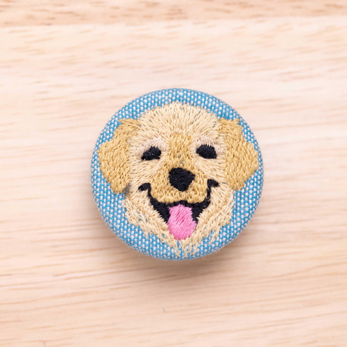 刺繍　ブローチ　ゴールデンレトリバー　ハンドメイド ゴールデンレトリバーの刺繍くるみブローチ(青) ブローチ くるみ