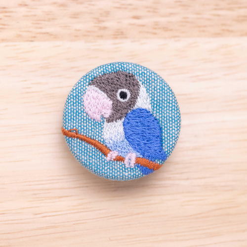 くるみボタン刺繍ブローチ　専用 くるみボタン刺しゅうブローチ。 刺繍モチーフ100種類を目指し