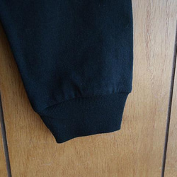 猫と暮す長袖Tシャツ/黒/三毛白キジXSサイズ 4枚目の画像