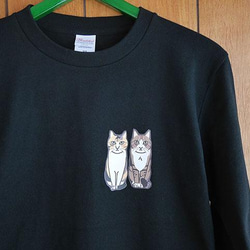 猫と暮す長袖Tシャツ/黒/三毛白キジXSサイズ 1枚目の画像