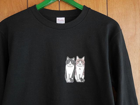 猫と暮す長袖Tシャツ/黒/白キジSサイズ 2枚目の画像