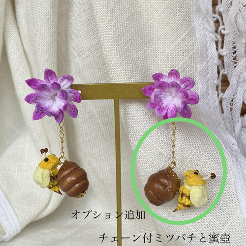 すぐにお届け♡手染めのつまみ細工】れんげ畑にHONEY BEE ピアス