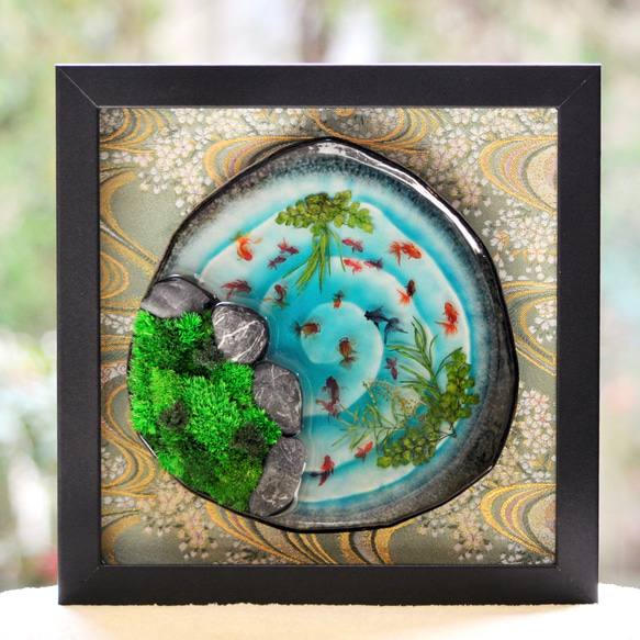 和モダン３WAY　フレームアート「不思議な苔庭の金魚さん」流水に桜　グリーン 1枚目の画像