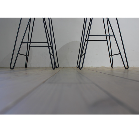 無垢とアイアンのハイスツール　スツール　ベンチ　円形　無垢座面　置き台　観葉植物　ディスプレイ　アイアン製　カフェ風 5枚目の画像