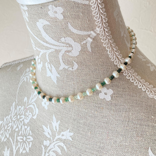 天然石 エメラルドと淡水パールのシンプルネックレス【Z0120  