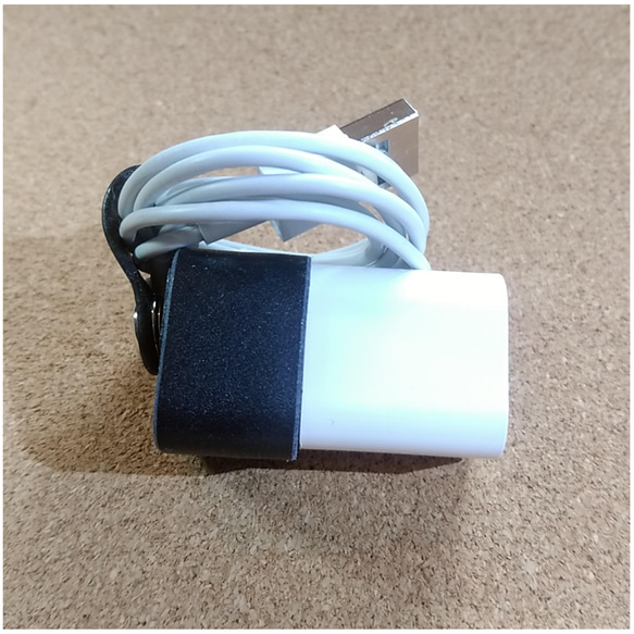 【訳あり】プラグが折りたためない充電器のレザーケース　プラグカバー＆コードクリップ　黒　Apple Anker 4枚目の画像