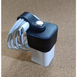 【訳あり】プラグが折りたためない充電器のレザーケース　プラグカバー＆コードクリップ　黒　Apple Anker 5枚目の画像