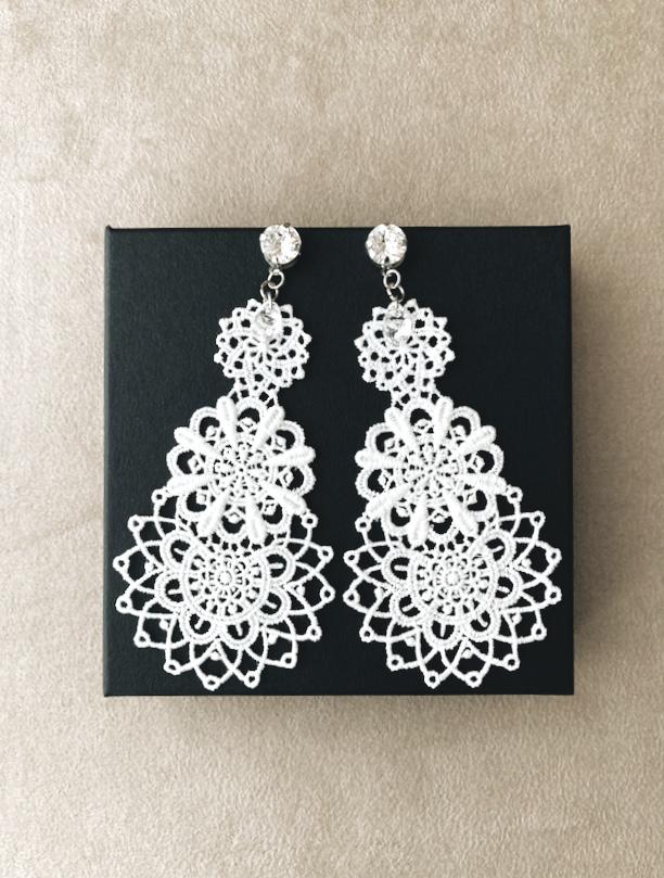 あなたに溢れる幸せな輝きに添う耳飾り(フラワー模様)［2204004］