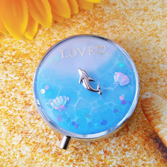 Louis Vuitton 花とイルカのキーホルダー