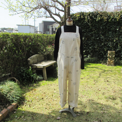 白地紬の 絣柄で作ったサロペットです。 オールインワン・サロペット 