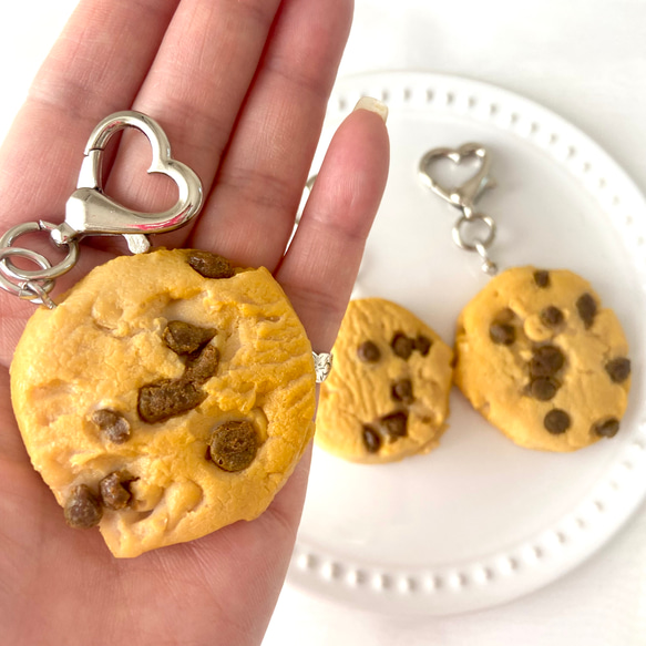 ♡ チョコチップクッキー 食品サンプル　カラビナ　キーホルダー　かわいい　ギフト　スイーツアクセサリー　フェイク　大ぶり 4枚目の画像