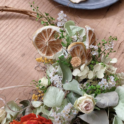 ハーフリース レモンスライスとラナンキュラス リース mou 通販