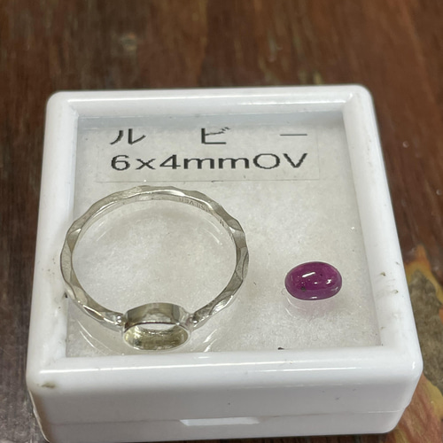 ルビー オーバルカボション クラシカルなミル打ち シルバーSV925リング