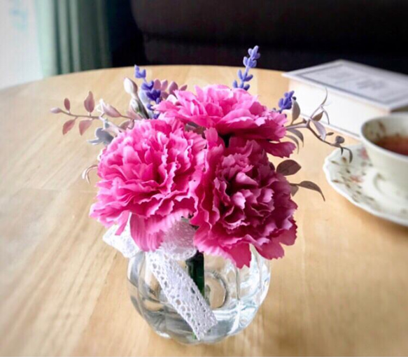 華やかカーネーションのアレンジ　マジカルウォーター　光触媒　ラッピング無料　母の日 1枚目の画像