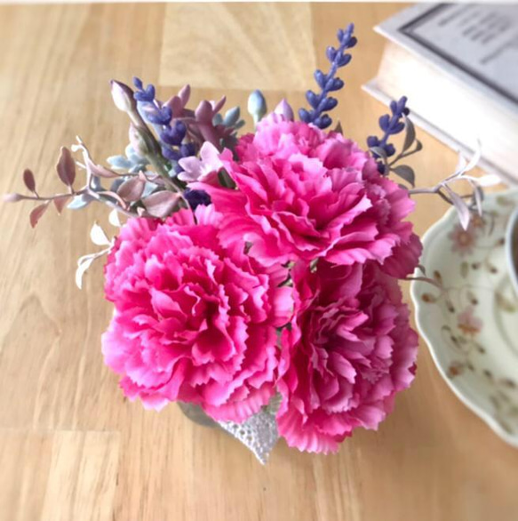 華やかカーネーションのアレンジ　マジカルウォーター　光触媒　ラッピング無料　母の日 6枚目の画像