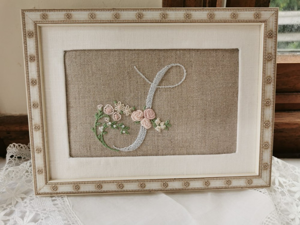 お花とアルファベットの刺繍キット　J (グレー系） 10枚目の画像