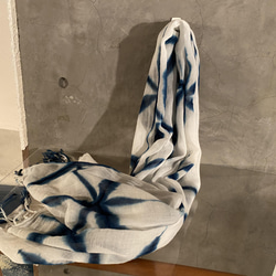 藍染めガーゼストール雪花絞り 房付き 185×60cm 男女兼用 『一点物』 4枚目の画像