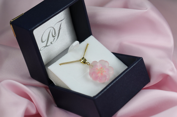 月の優しい光を身近に（ダブレット・ストーン (水晶とローズクォーツ) のペンダントトップ）　Moon Tear® 7枚目の画像