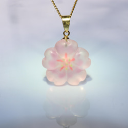 月の優しい光を身近に（ダブレット・ストーン (水晶とローズクォーツ) のペンダントトップ）　Moon Tear® 2枚目の画像