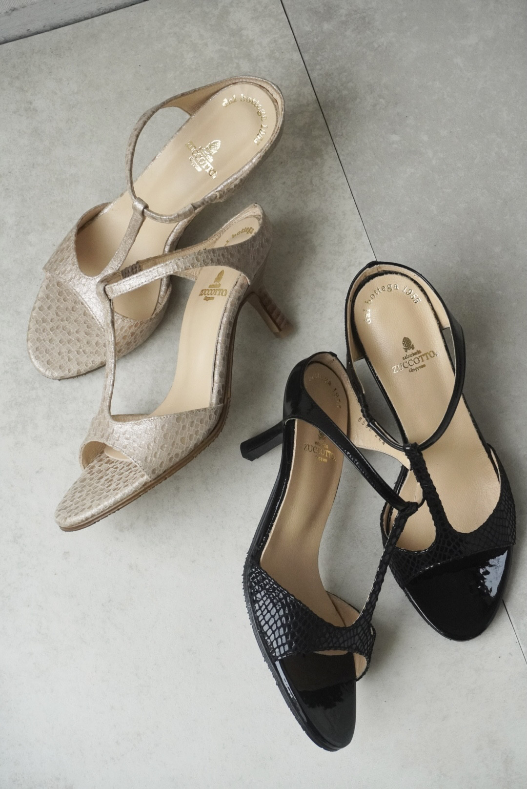 全サイズ即納☆華奢なのに履きやすいTストラップミュール ブラックパイソン・シャンパンゴールド GOLD メタリック