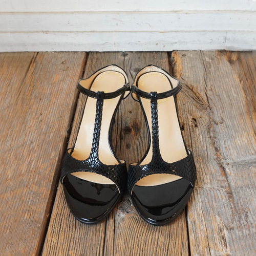 【VALENTINO】ストラップサンダル シャンパンゴールド 24cm 楽天市場】valentino ロックスタッズ（サンダル｜レディース靴