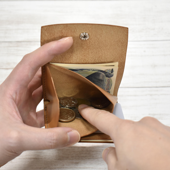 無需折疊即可像零錢包一樣使用的迷你錢包，波爾多意大利皮革【左手可選】 第6張的照片