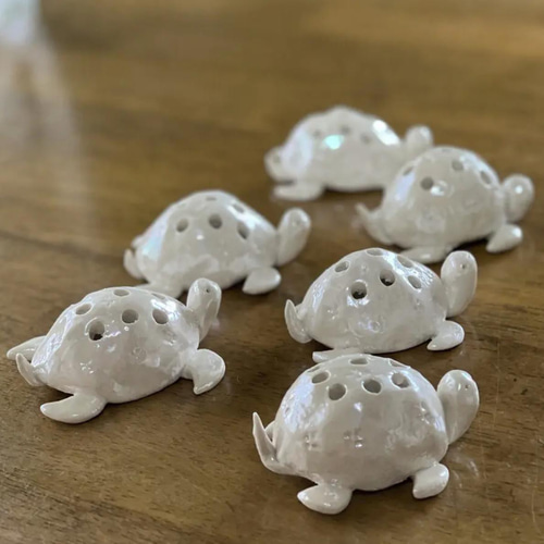 縁起物❣️真珠色にピカピカ光る可愛い亀ちゃん剣山 その他インテリア