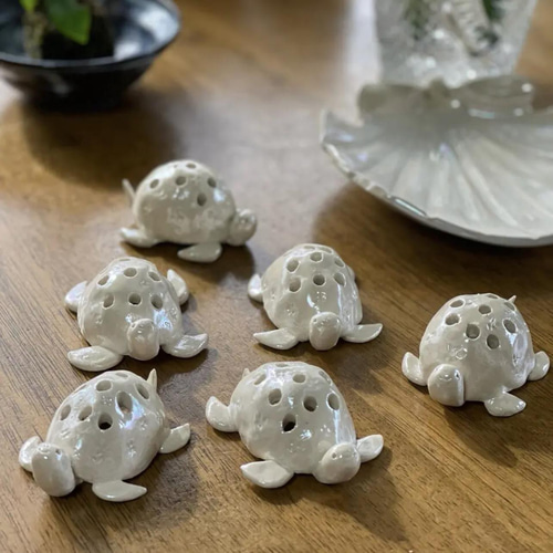 縁起物❣️真珠色にピカピカ光る可愛い亀ちゃん剣山 その他インテリア