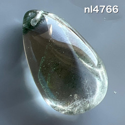 うっすらグリーン ガーデンクォーツ 穴あきティアドロップ型 タンブル