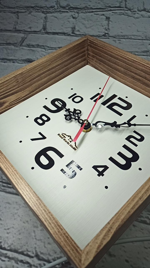 一点物　杉材　掛け時計　Mサイズ　シンプルなスクエアークロック 10枚目の画像