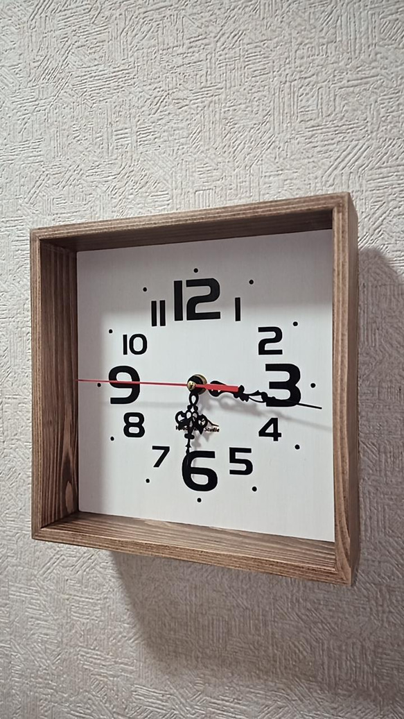 一点物　杉材　掛け時計　Mサイズ　シンプルなスクエアークロック 6枚目の画像