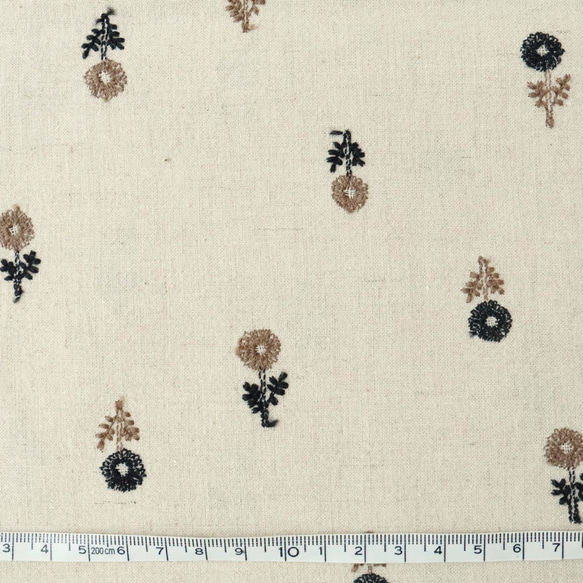 小花柄　刺繍生地　綿麻　ハーフリネン　ｗ114ｘ50ｃｍ　ナチュラル 3枚目の画像