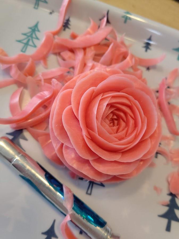 石鹸のバラと花の香りのアレンジメント～ホワイトポット/ソープカービング/石鹸彫刻 6枚目の画像