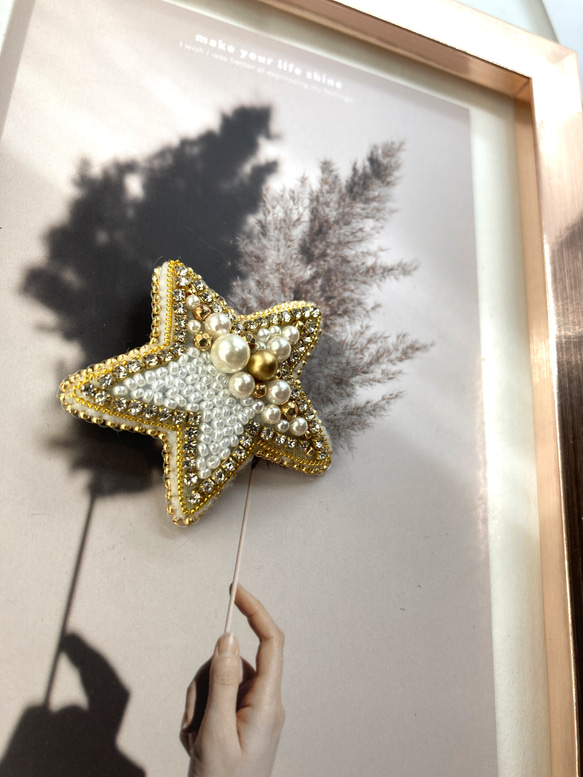 ビーズ刺繍ブローチ　大人　スター　キラキラビジュー　ホワイト×ゴールド　星 1枚目の画像