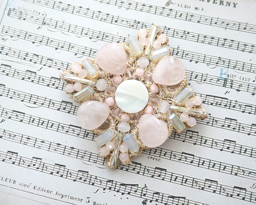 天然石ブローチ（モチーフレースブローチ/ローズクオーツ/ 天然石の