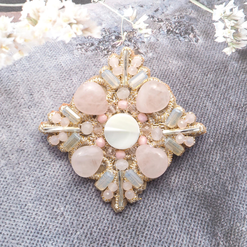 天然石ブローチ（モチーフレースブローチ/ローズクオーツ/ 天然石の