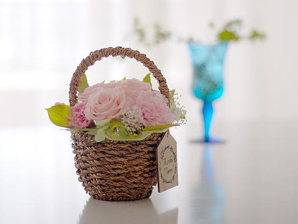 【Creema限定】ピンク系のお花で彩る編み編み籠アレンジ 4枚目の画像