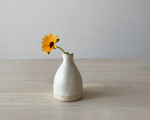 小さな陶器の一輪挿し 一輪挿し・花瓶・花器 Simple 通販