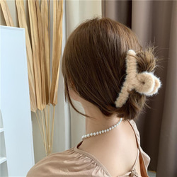 韓国ファッション もこもこファーデザインヘアクリップ 　ブラウン　アクセサリー　-7035 6枚目の画像