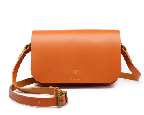 【美品】Magnu マヌー　ショルダーバッグ　本革　金具　オレンジ　サコッシュ Magnu ｜マヌー｜バッグ・カバン・革製品｜SACHI sacoche