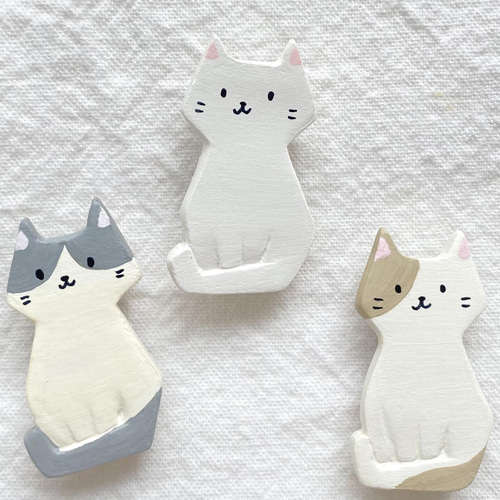 ねこちゃんのブローチ ブローチ かんむりうさぎ。 通販｜Creema(クリーマ)