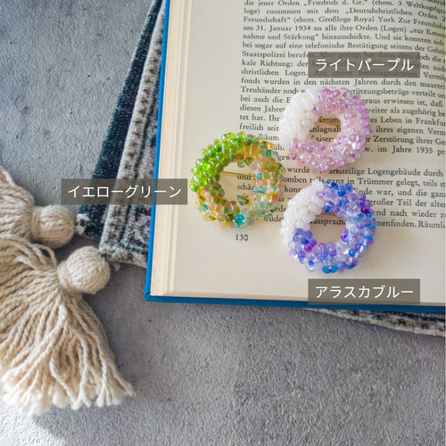 ガラスビーズのリースブローチ｜ビーズ刺繍 ブローチ kana-buhi